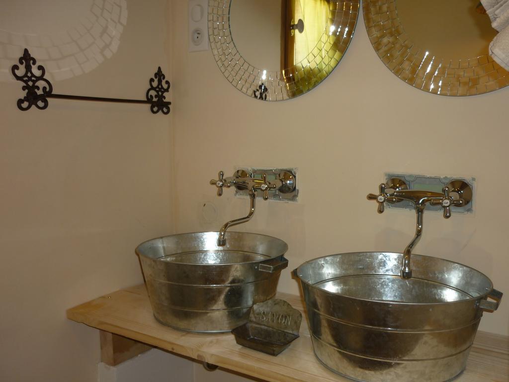La Fontaine Des Noyers Villa Saint-Saturnin-d'Apt Ruang foto